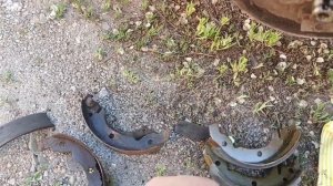 Замена тормозных колодок задних колёс.