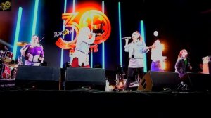 Не забывай наш первый вечер, не забывай моей любви