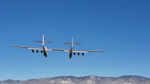 Самый большой (226,8 тонн!!!) в мире самолёт Stratolaunch смотреть онлайн