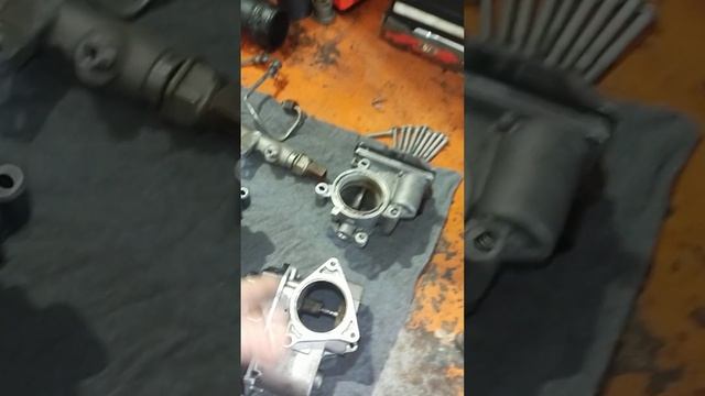 Audi A4 B8 течь масла из под впускного коллектора. смотреть онлайн