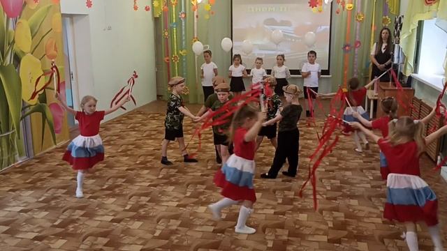 Танец "Встанем" смотреть онлайн