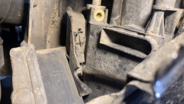 Снимаю фары Volkswagen Touareg 2002 - 2010 Как снять фары ? В чём кро? смотреть онлайн