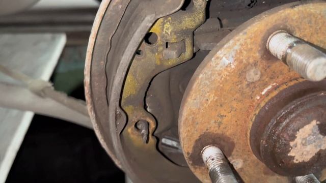 Замена задних тормозных колодок смотреть онлайн