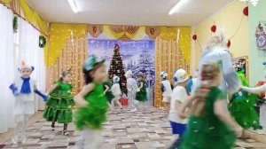 Новогодняя полька на утреннике в детском саду