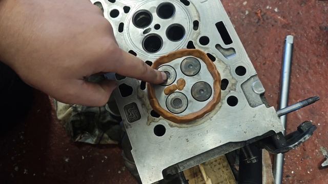 Как притирать клапаны и проверка на герметичность смотреть онлайн