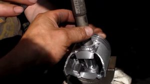 Разбираем поршни ВАЗ без проблем – показываю нужный и