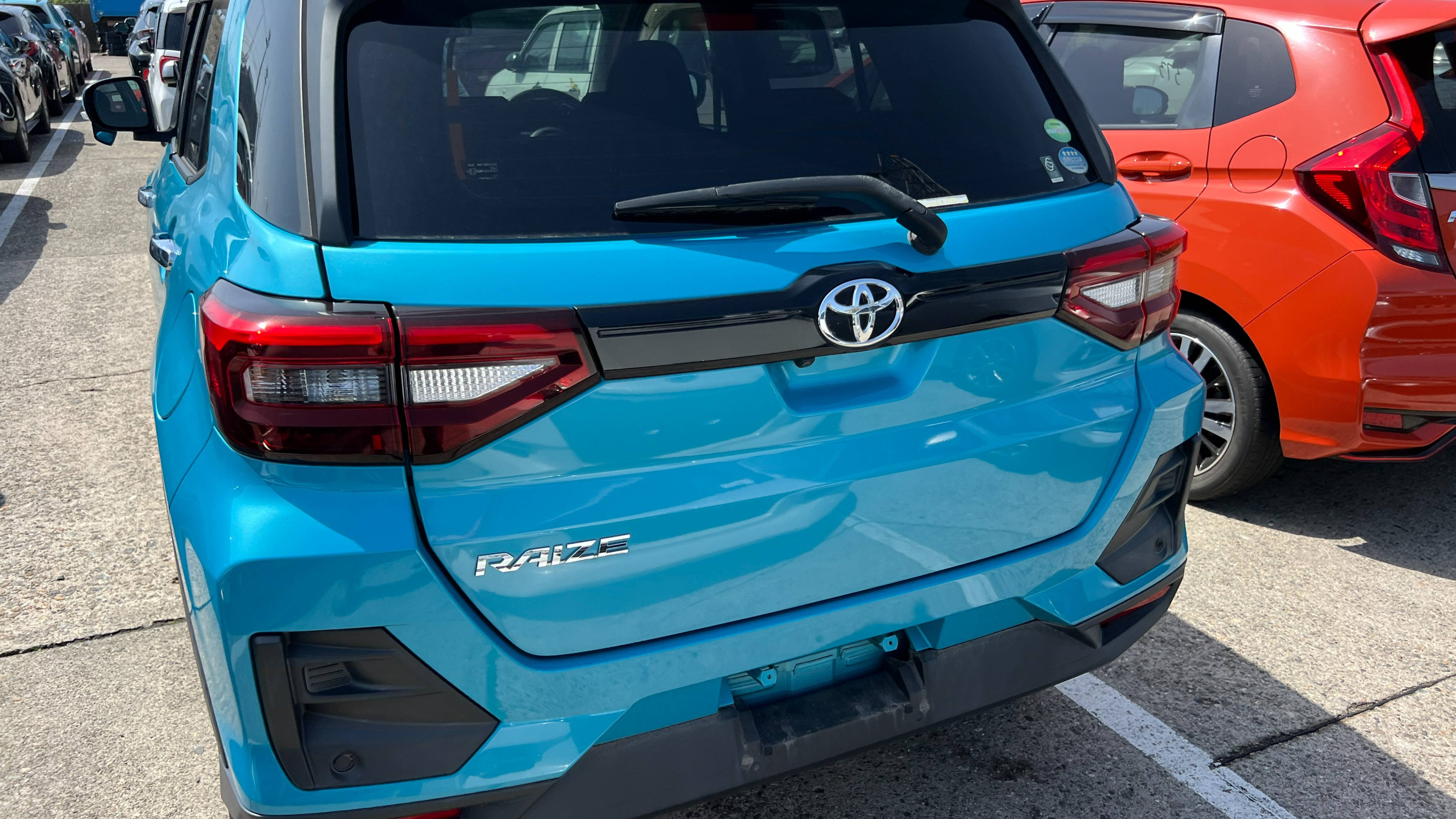 Забрали с таможни Toyota Raize, 2022г.в., V-1.2, стоимость составила: 1140000 рублей;