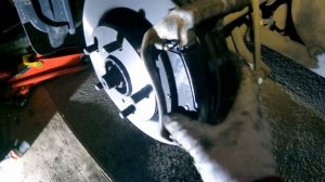 Toyota Auris E18 Замена тормозных дисков и колодок, перед + за?