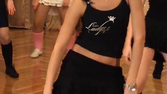 Зарядка-латино-американские танцы от клуба "ОМ" смотреть онлайн