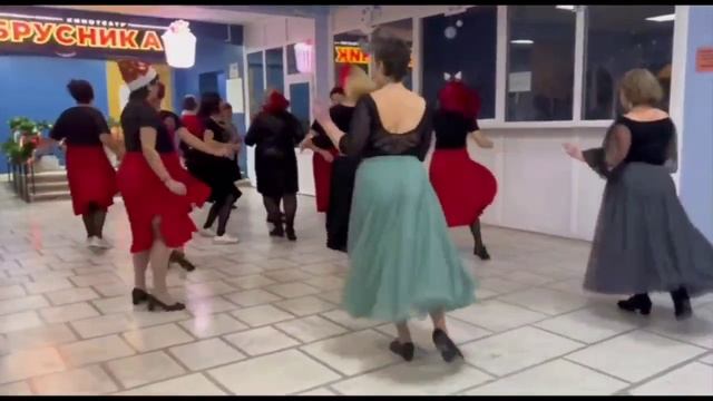 Клуб Танцы в Маленьком Городе  Предновогодняя встреча смотреть онлайн