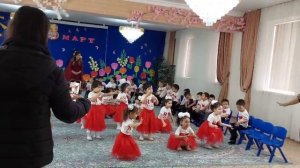 танец на 8 марта младшая группа
