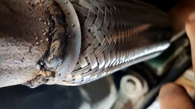 Замена гофры выхлопного тракта на автомобиле Daewoo Lanos. смотреть онлайн