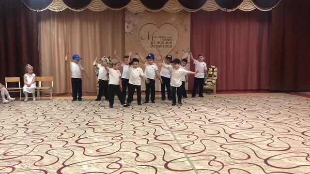 Танец мальчиков «Винтик» ко Дню Матери