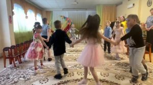 «Где живут улыбки, где живут смешинки»