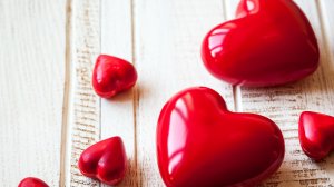 Что очень хочет рассказать (выговориться),но не делает этого???