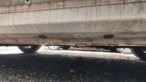 Baic X35 Снимаем пластиковую накладку порога и крыла