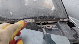 Показываю как снять переднюю фару на Шевроле Нива