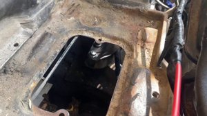 Замена пыльника рулевой рейки АУДИ 80 Б3. Первое видео н