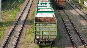 Семь грузовых вагонов сошли с рельсов в Саратовской области