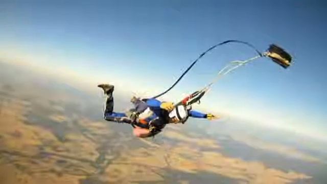 Особые случаи при прыжках с парашютом типа "Крыло" смотреть онлайн