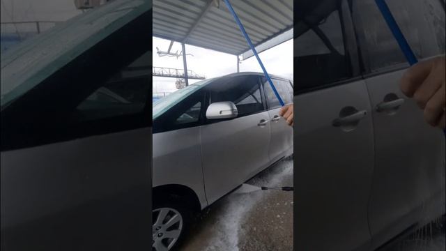 Показываю и рассказаваю как правильно мыть автомобил смотреть онлайн