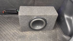 Сабвуфер Recoil PW10D2 в Kia Rio 3