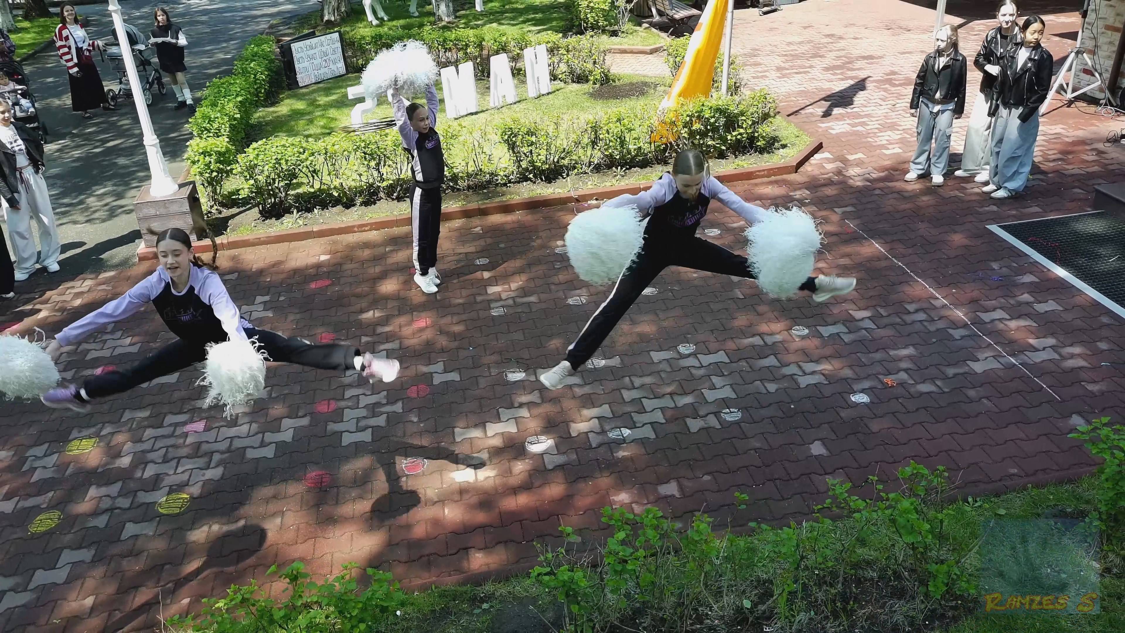 Коллектив "Движение" на 25-летии ресторана "Кантри Пицца" 20.05.2025г.