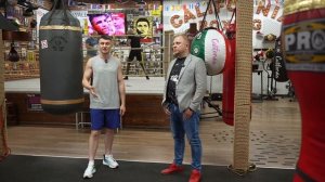 ЧЕГО НЕ ДЕЛАТЬ БОКСЕРУ В ДРАКЕ НА УЛИЦЕ КАК БИТЬ АККУРАТНО?     ВОПРОС В РЕБРО