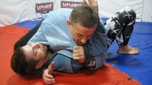 2017 год. Удушение захватом за свой отворот на удержании поперёк.