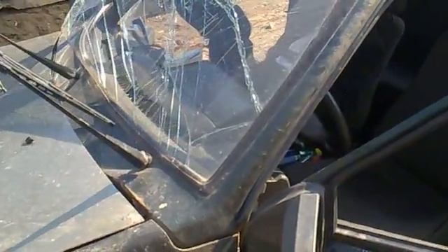 вот как надо выбивать лобовое стекло смотреть онлайн
