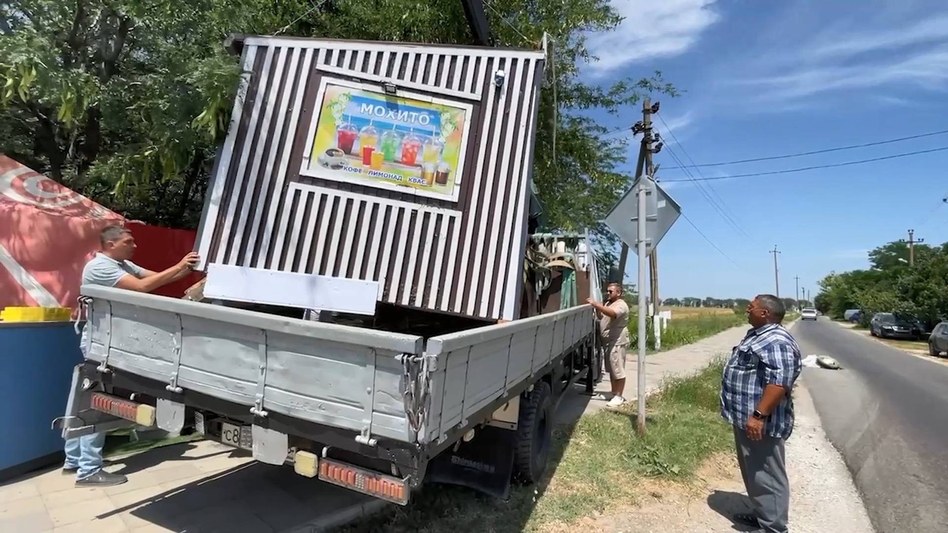 На территории Анапы ликвидируют самовольно размещённые торговые объекты и сооружения