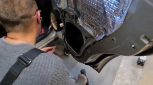 Замена штатных динамиков в Mitsubishi Outlander XL на DL Audio Gryphon Lit