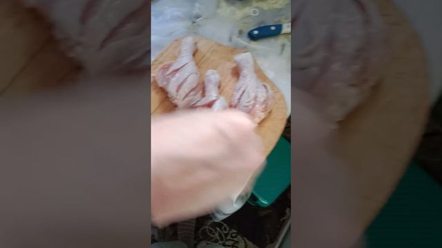 Готовим курицу с картошкой в духовке. первая часть. смотреть онлайн