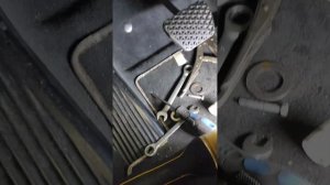 Снятие датчика положения руля на BMW X3 series.