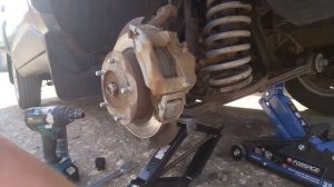 Замена шаровых опор Нива Тревел.