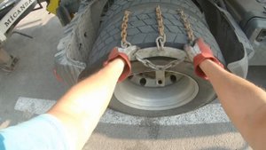Как надеть цепи на колёса большегрузного автомобиля д