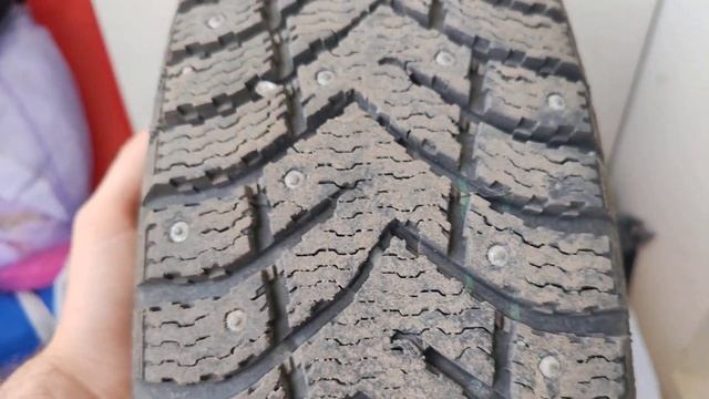 Моя старая зимняя резина. Все шипы на месте смотреть онлайн