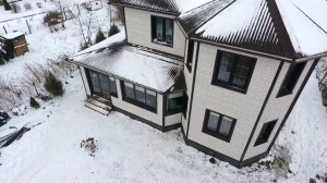 Отделка фасада блочного дома сайдингом Docke Bergart и фасадными панелями Docke Burg.