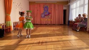 Танец матрешек в детском саду. Старшая группа