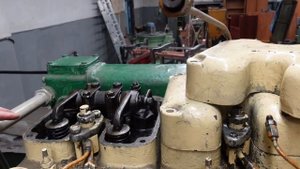 483. Обзор двигателя 6ч18/22 в лаборатории техникума водны