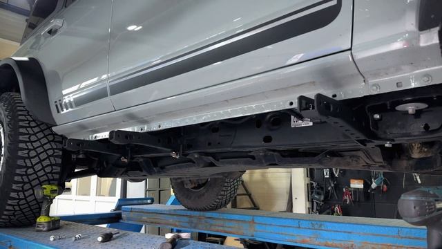 Установка силовых порогов BMS URBAN для Форд Бронко 2020-2024 смотреть онлайн