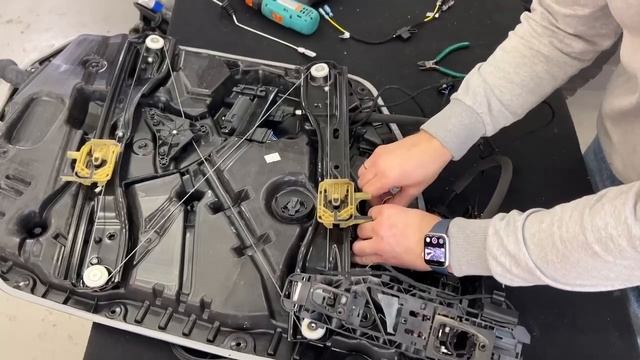 Доводчики дверей для Mercedes-Benz. смотреть онлайн