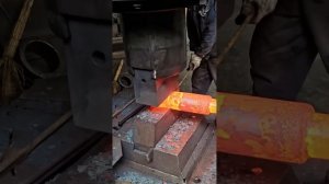 Red-Hot Steel Forging - Massive Hot Pressing into Shaft ｜ So Satisfying