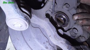 Замена передней ступицы Nissan Leaf