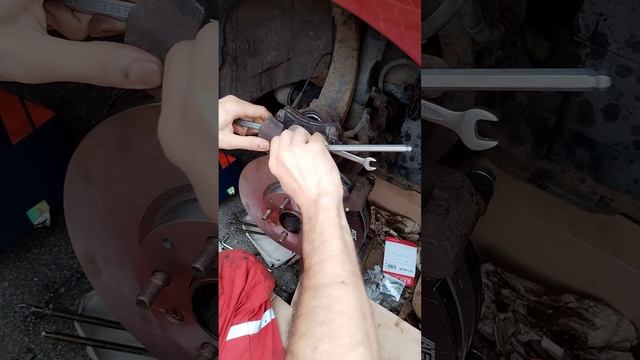 Вдавить передний тормозной цилиндр имея под рукой бол смотреть онлайн