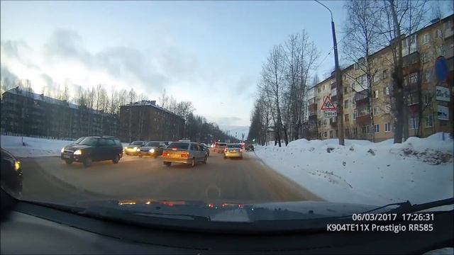 Видеорегистратор Prestigio RoadRunner 585 смотреть онлайн