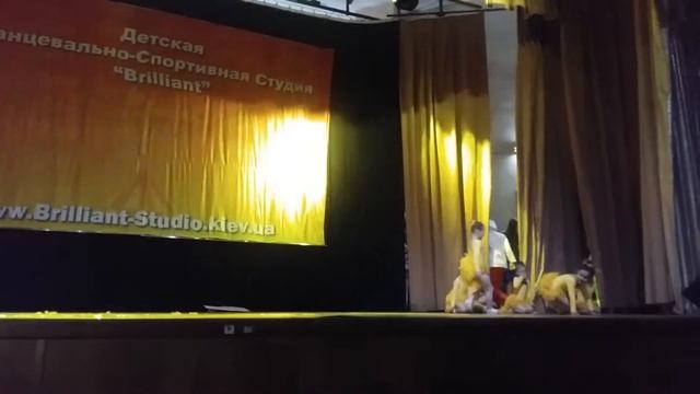 Выступление Маруси в очетном годовом концерте. Феерич смотреть онлайн