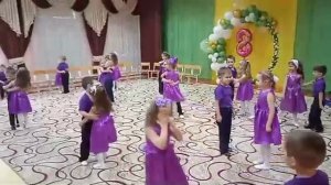 танец "Подарил колечко". 8 марта 2024.средняя группа.