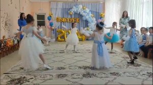 "Танец с голубями" на Выпускной