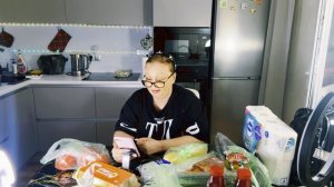 Распаковка чееек👍Сожрала весь гуляш за раз🤢Деньги все проела в ресторанах🫢Комментаторы Вангуют🙄